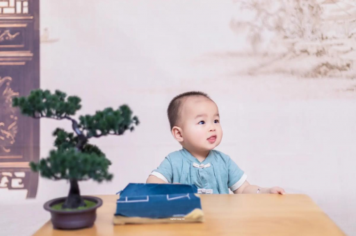 滨州怀孕肚子中间凹两边凸